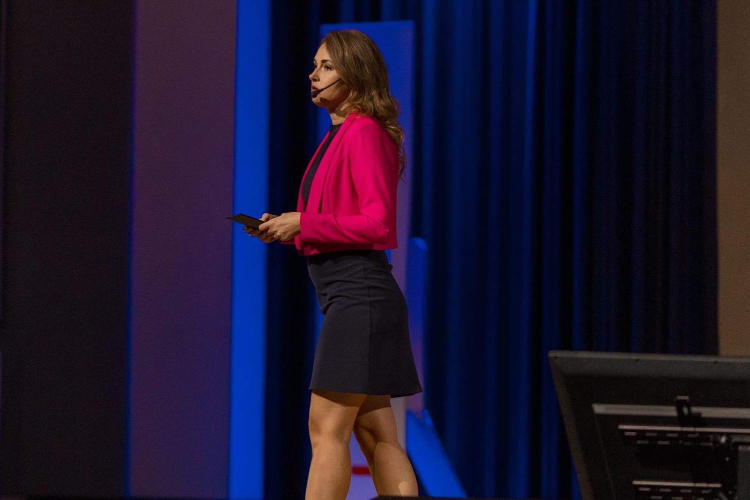 Li Grasse speaking on stage, cross-cultural trainer and leadership coach